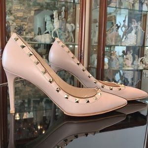 Nude Valentino Garavani authentic pumps w/spikes